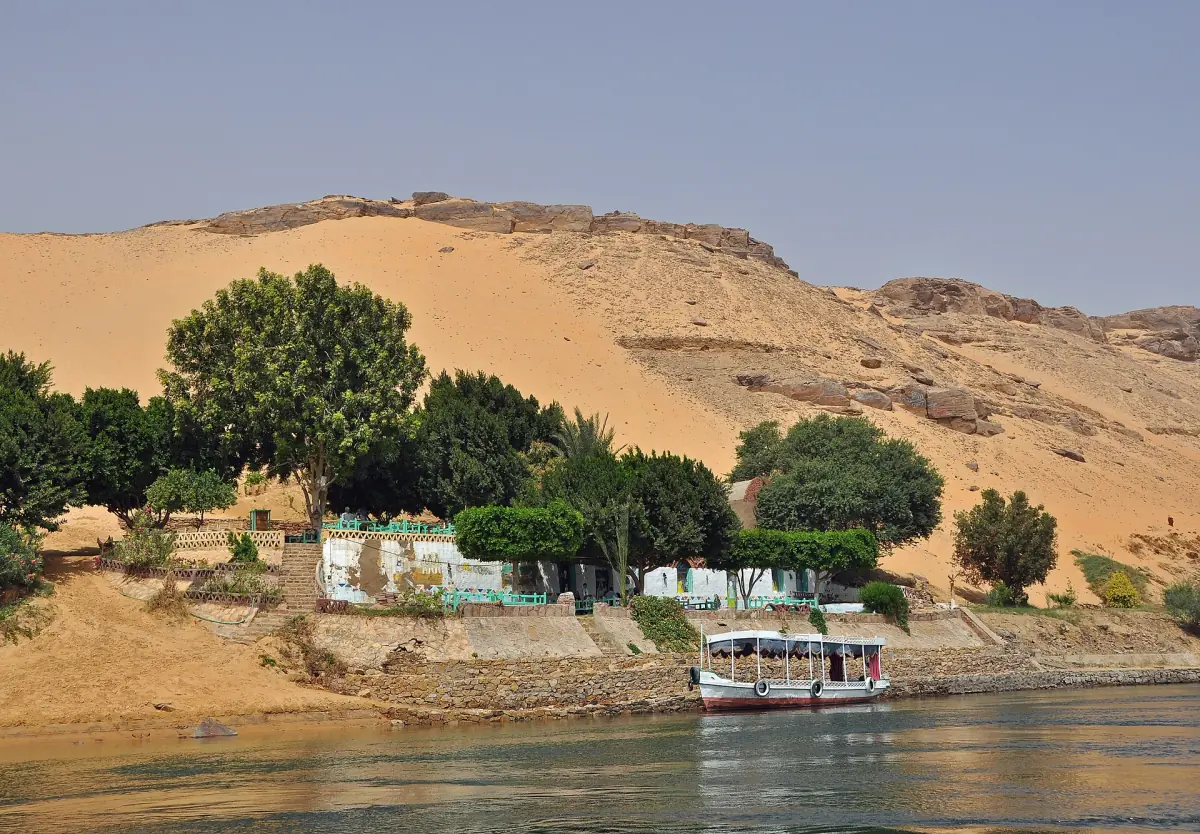 Houses and dunes on the west bank of the Nile